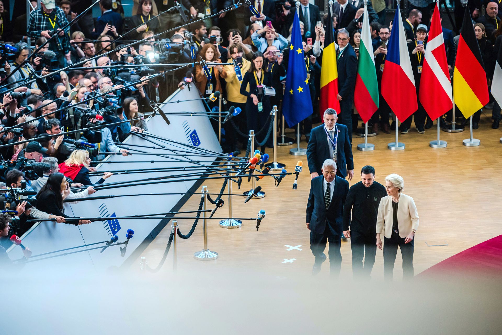 Island in, Orbán out. (Bruselský summit)