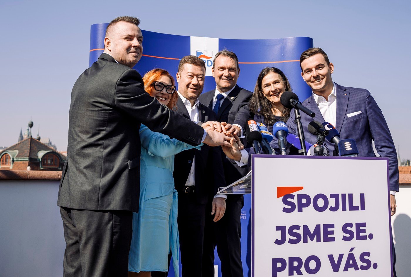 Spojili jsme se pro vás. Neoprávněně?