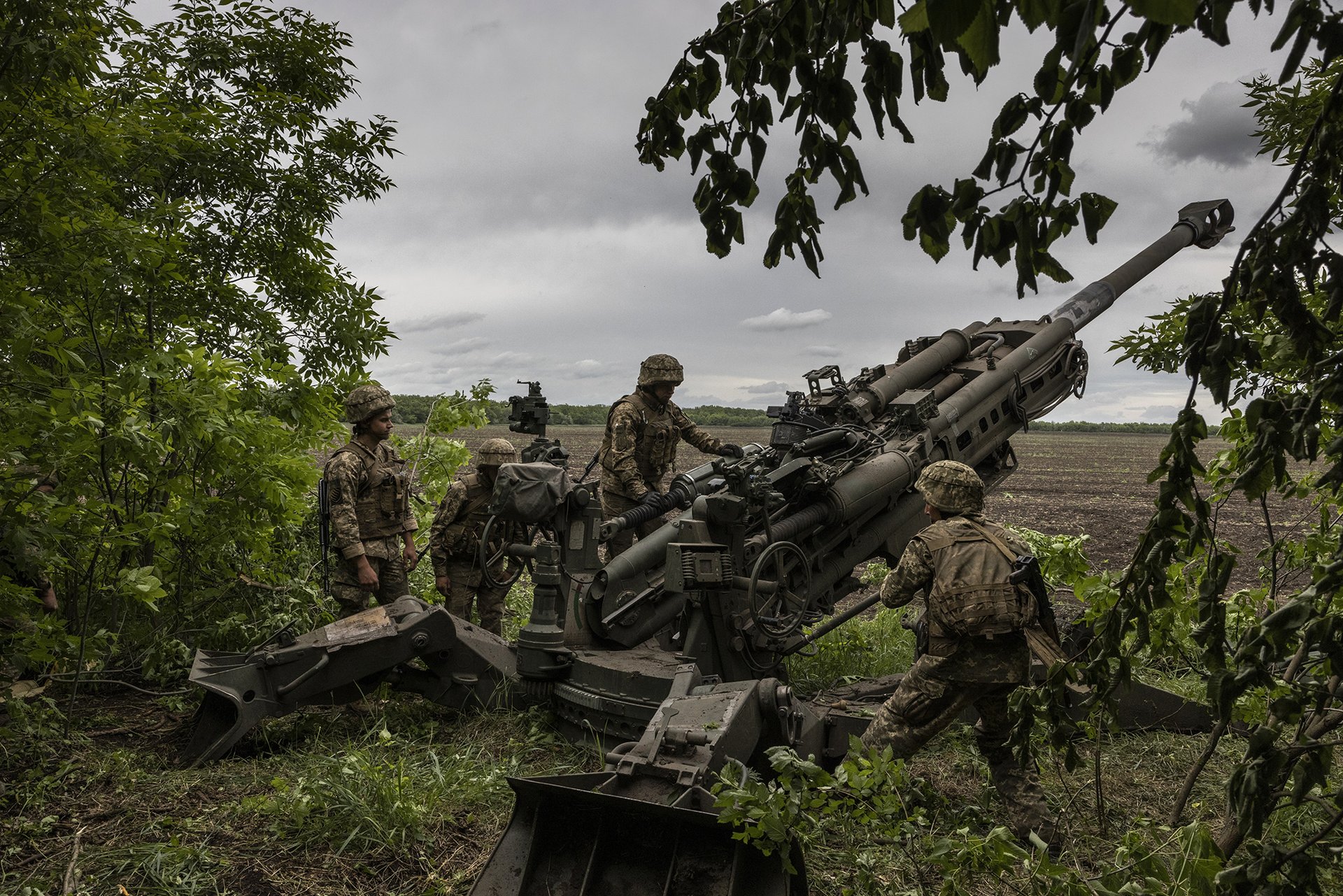 Štěstěna se začíná otáčet. (Ukrajinská jednotka s M777 u Doněcku, květen 2022)
