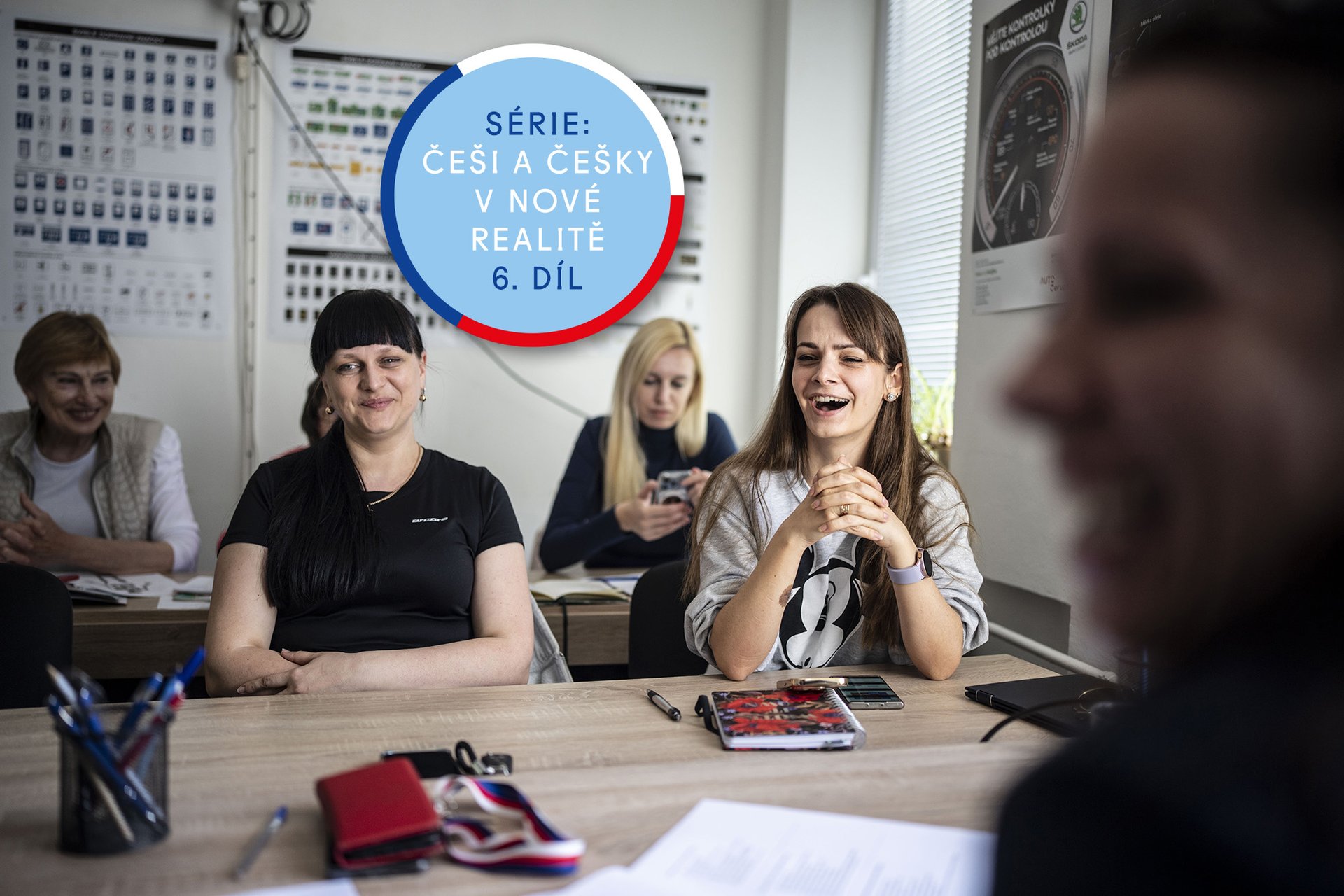 Veselá nálada neprozrazuje, že tyto ženy před třemi lety prchaly před brutální válkou. (Konverzační lekce v organizaci Kotec)