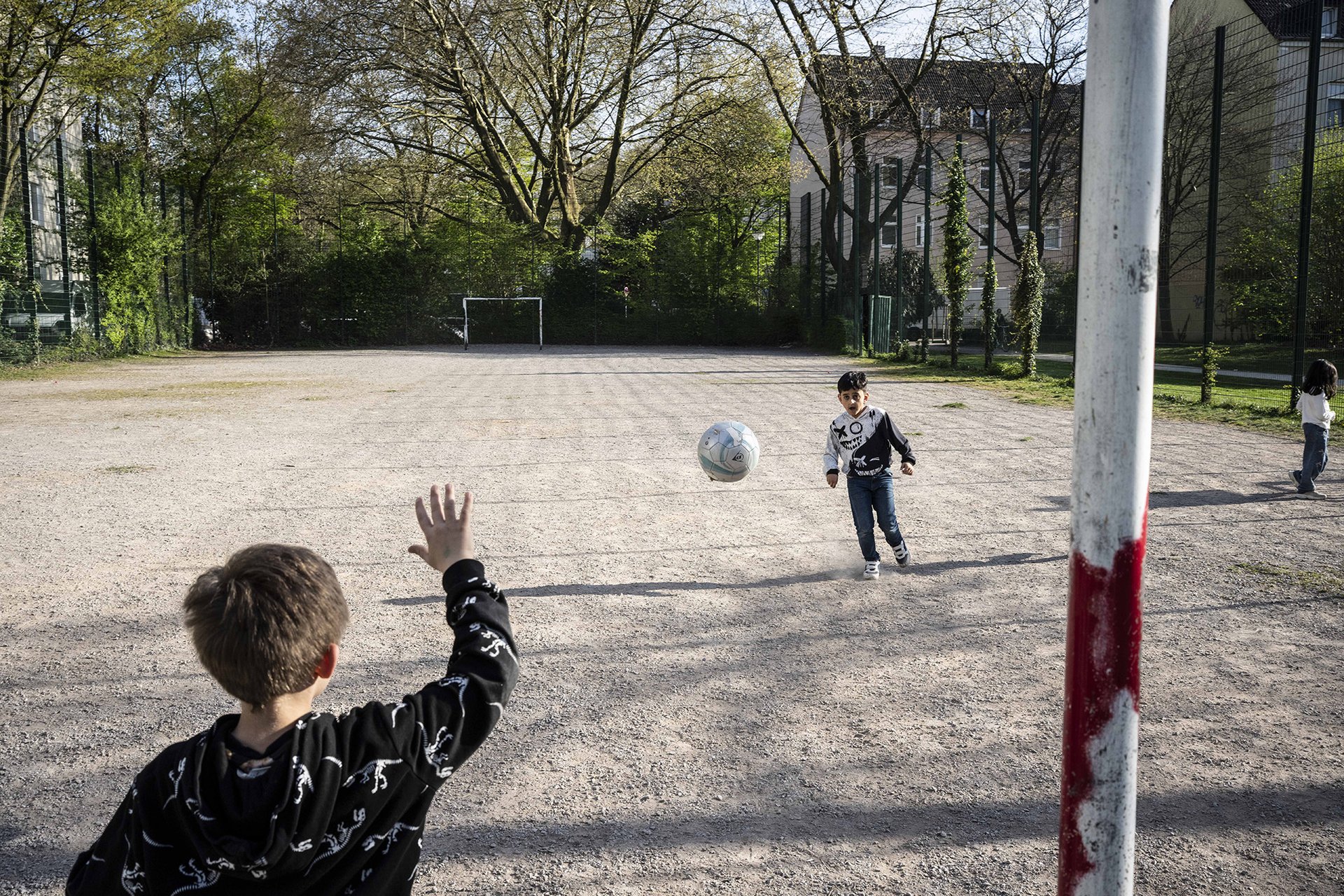 Özilova hra se tříbila na „ulici“, bez trenérů. (Na tomto hřišti Özilova kariéra začala)