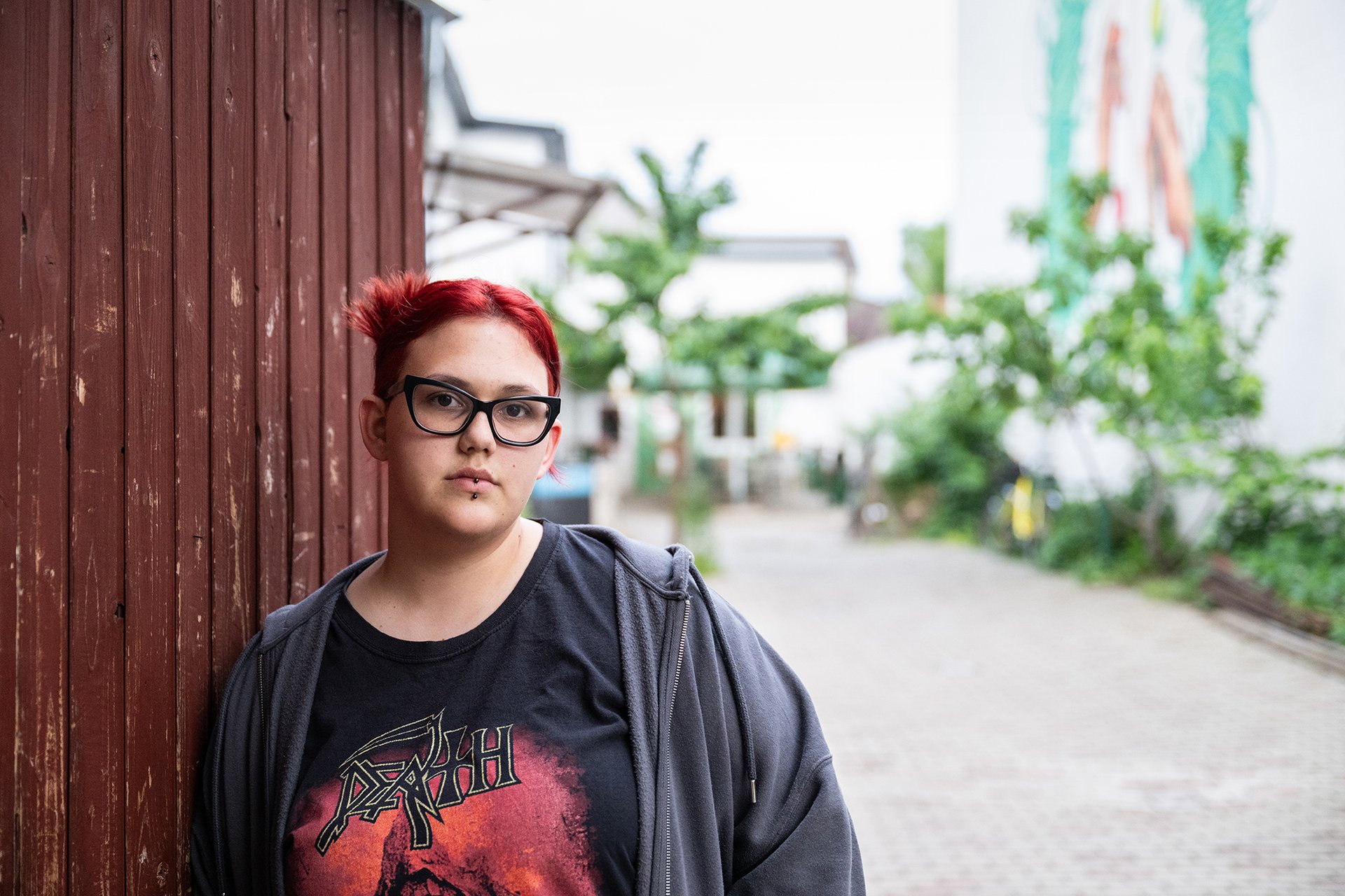 Jsou to snad homosexuálové, kdo se k malým dětem chová jako k dospělým a cpe jim sexualitu? Ne, to přece ti „normální“ rodiče kupují malým holčičkám podprsenky a minisukně. (Boglárka Fábián) 