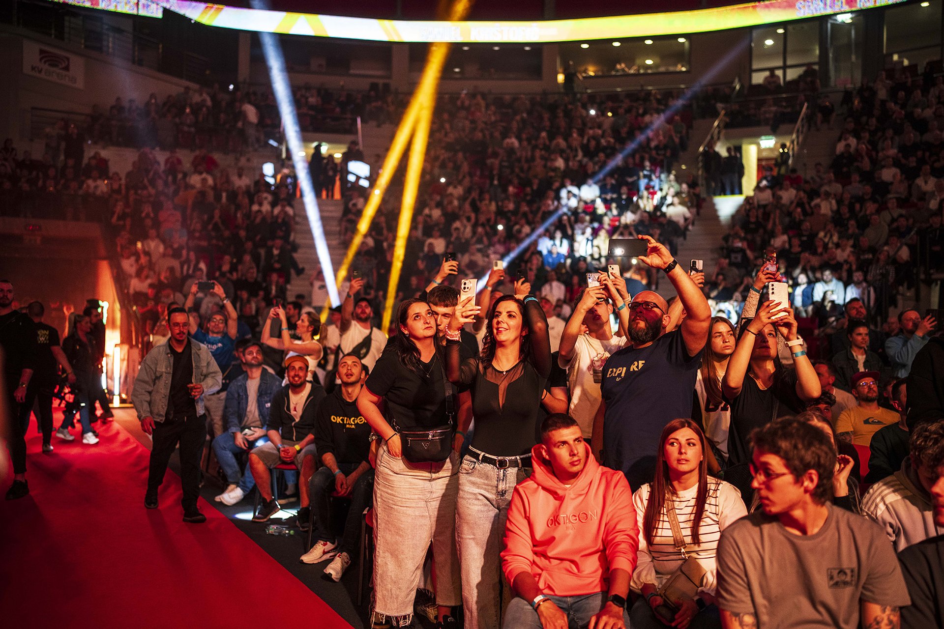 ... a často v maskách jako komiksoví hrdinové... 