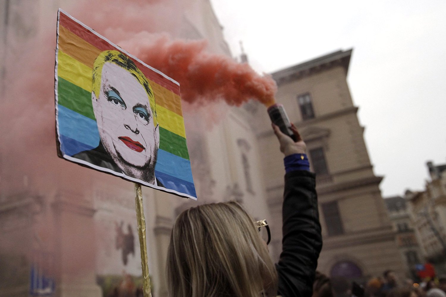 Protesty proti anti-LGBT+ zákonu, podle kterého ochrana dětského mravního vývoje přebíjí i ústavou danou svobodu shromažďování; Budapešť; březen 2025