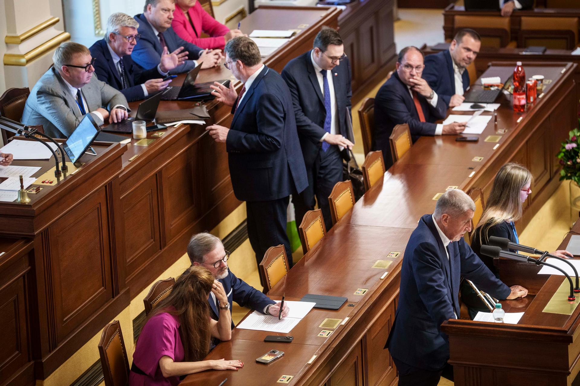 Jednání o nedůvěře vládě