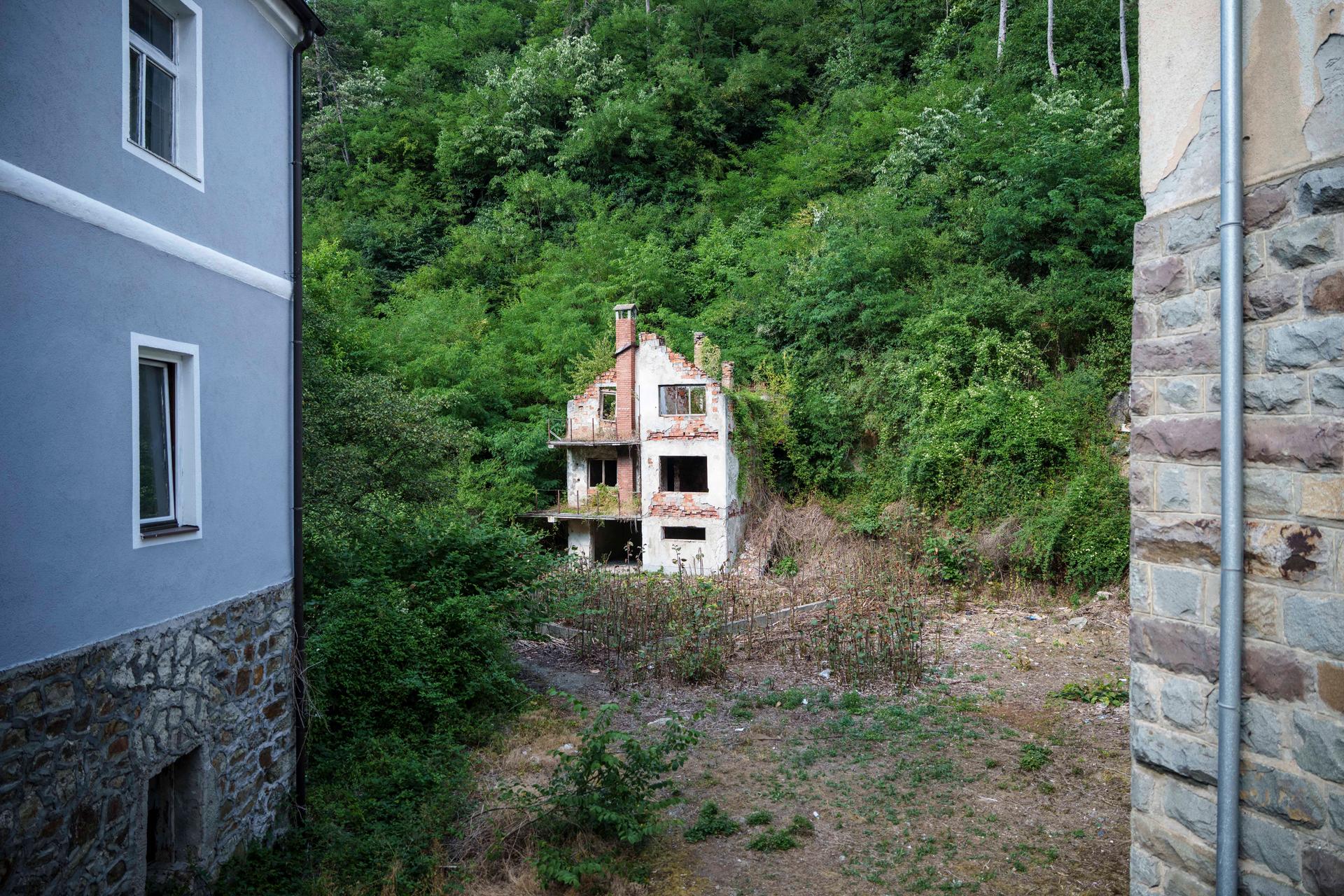 Do mnoha domů a bytů se nikdy nikdo nevrátil. Srebrenica