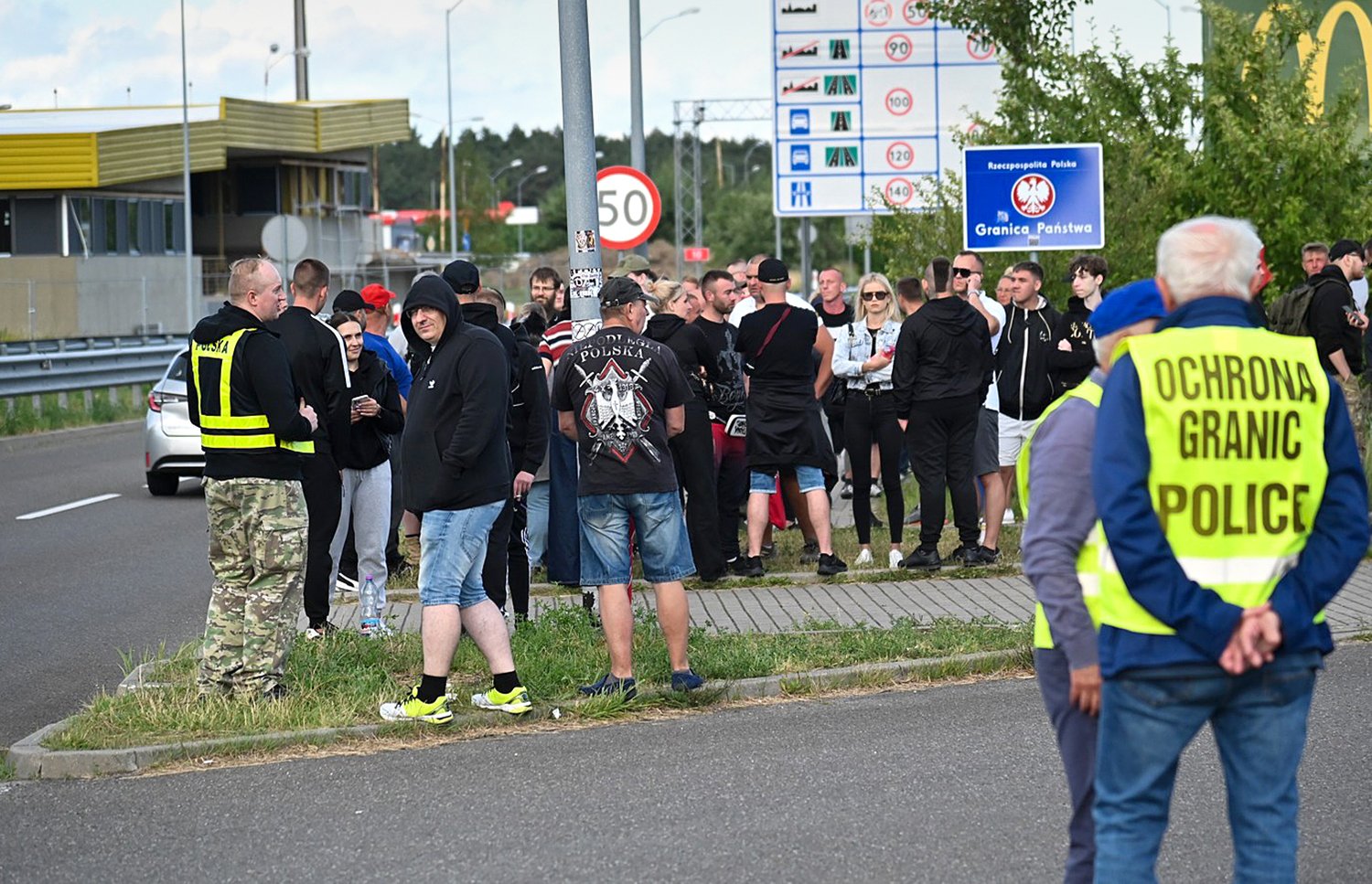 Residents gather to prevent the illegal border crossings from Germany into Poland