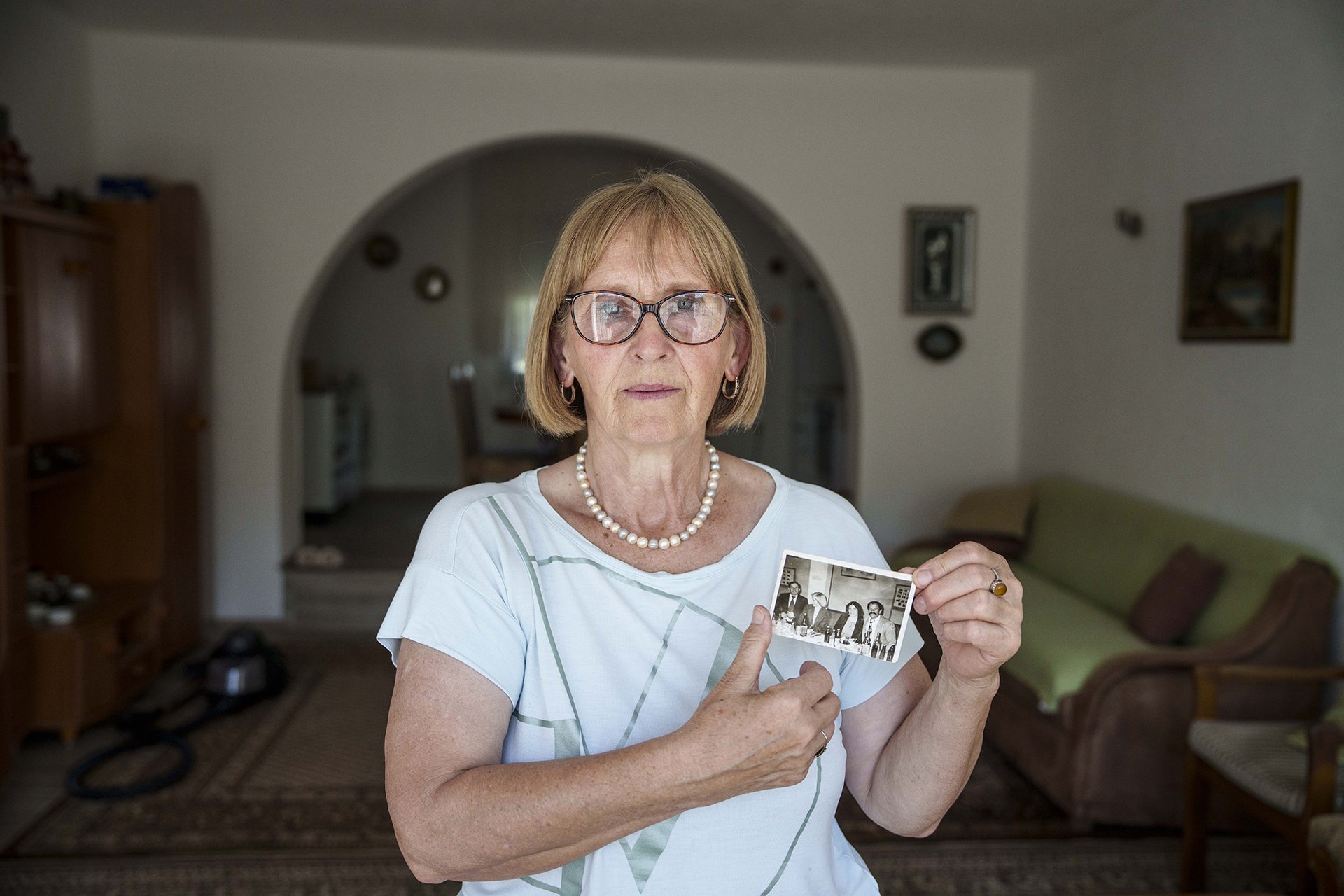 Odnesli jsme manželovo tělo z policejní stanice na zahradu nad školou a tam jsme mu vykopali hrob. Šehida Abdurahmanović