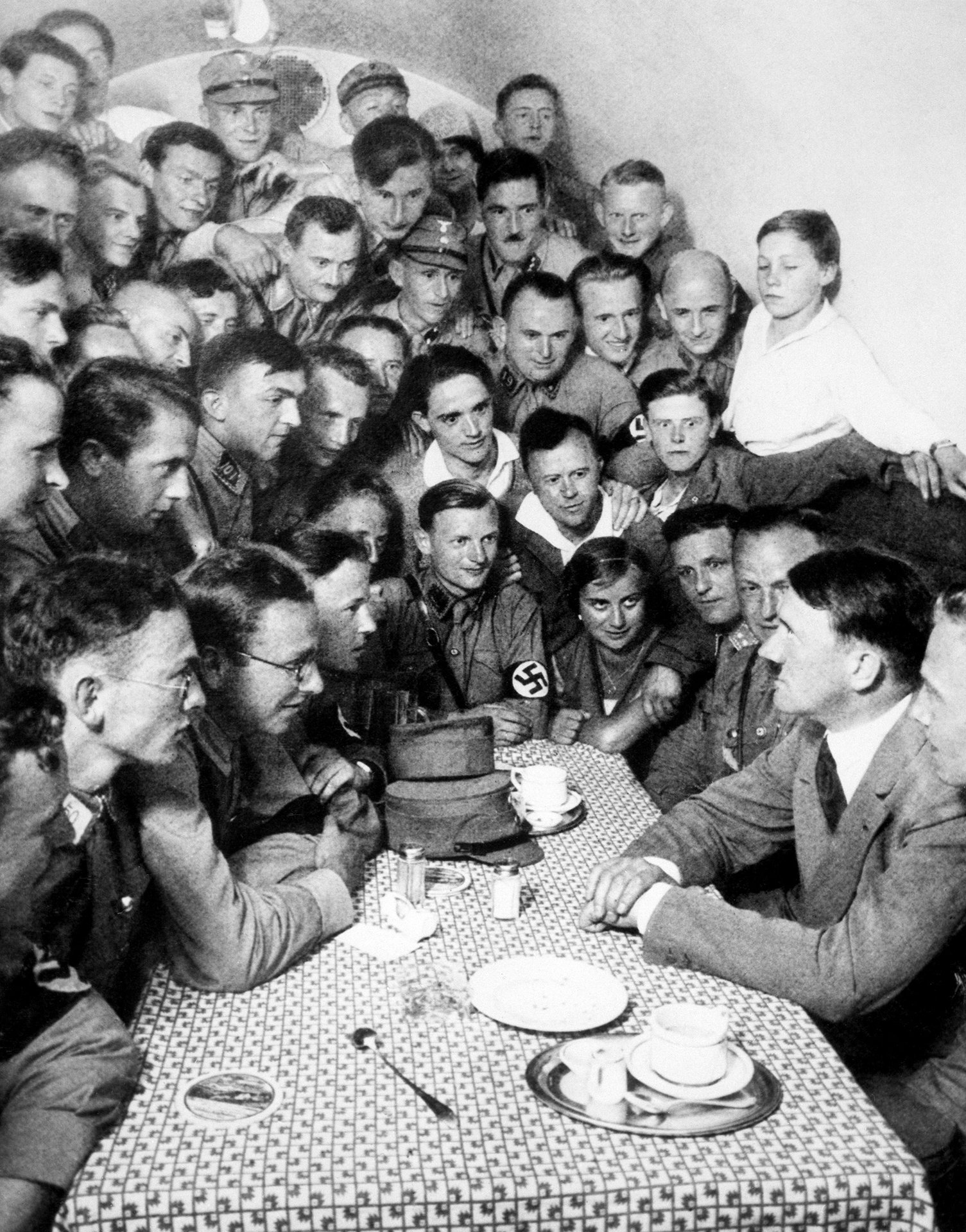 Přišli Lenin, Mao a Hitler a lidem řekli: Chcete dát svému životu smysl? Pochodujte se mnou.