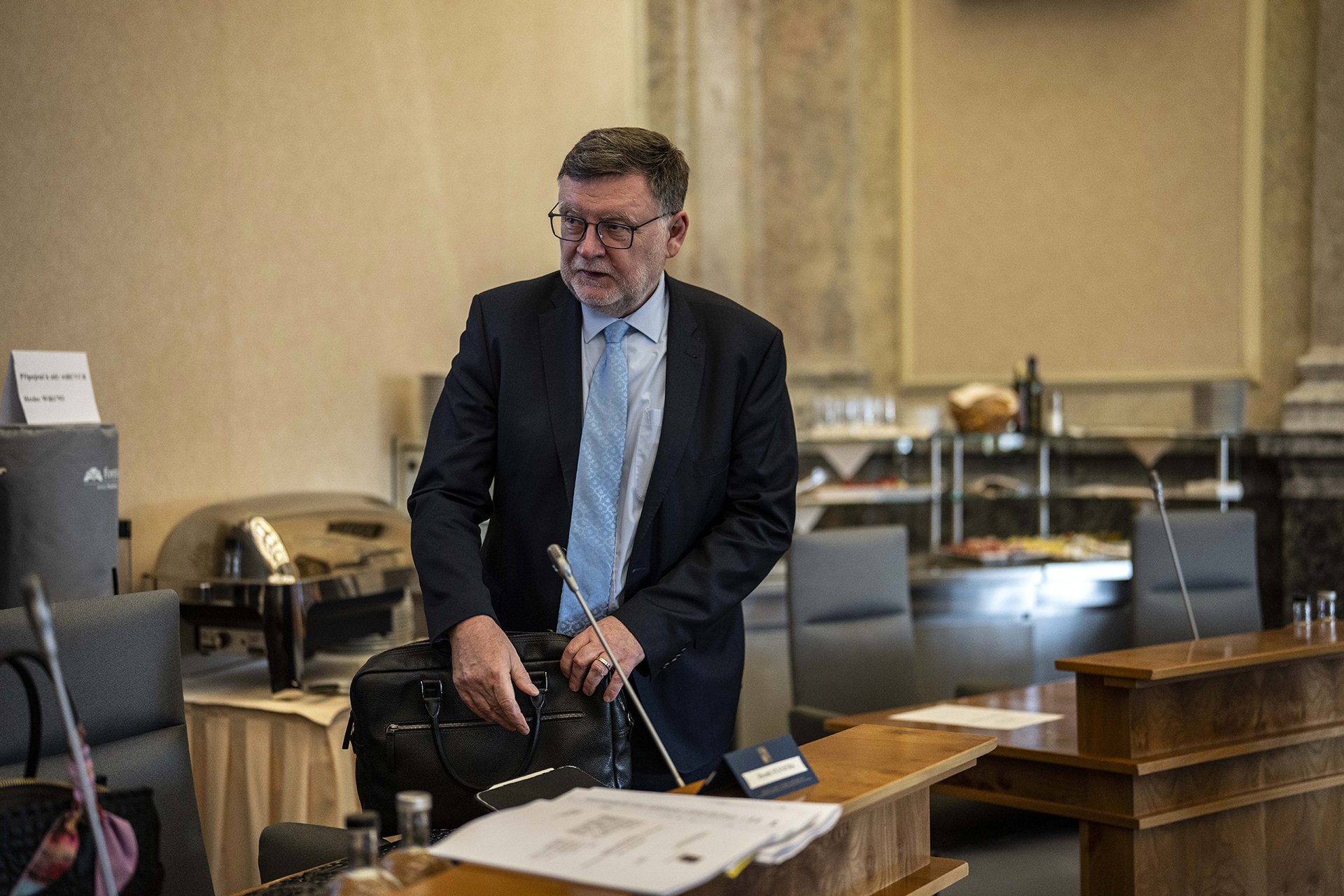 z deficitu 240 miliard korun, se kterým ministr financí Zbyněk Stanjura počítá pro letošní rok, připadají na splátku dluhu zhruba dvě pětiny
