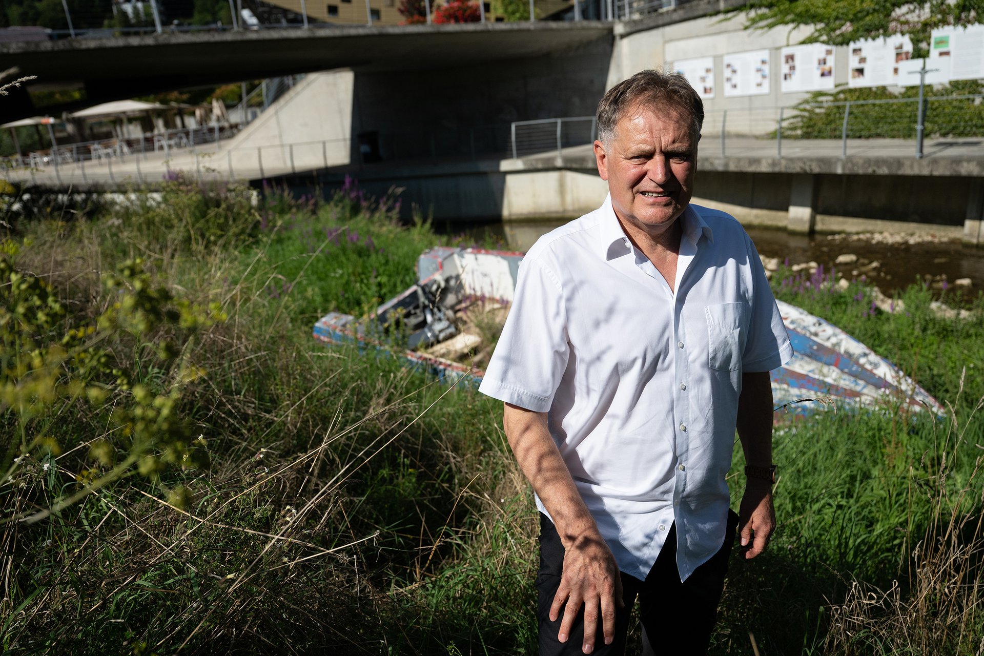 „Problém není v tom, že bychom jim neuměli dát střechu nad hlavou a jídlo. Ale máme větší ambici.“ (Starosta Richard Arnold o regulaci migrace)