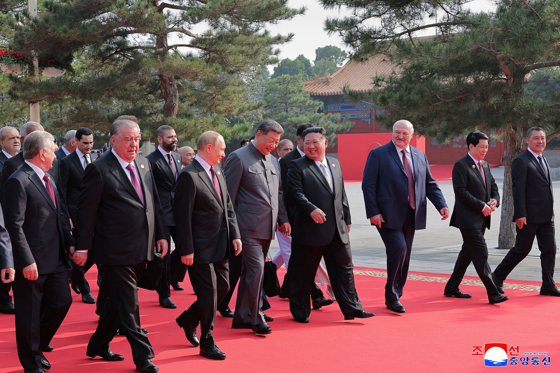 Diktátoři se spojují. (Setkání Si Ťin-pchinga s Vladimirem Putinem a Kim Čong-unem)