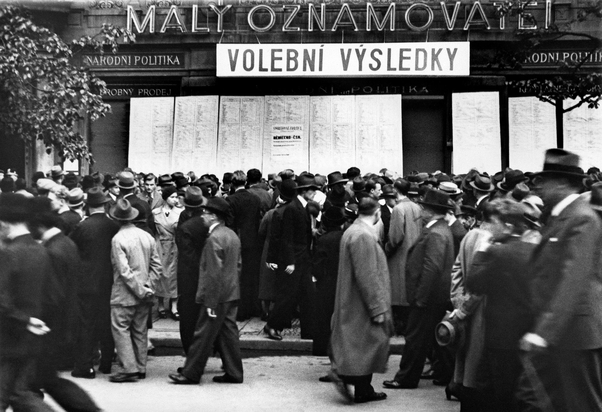 Kdo mohl tušit, že jsou to důležité volby? Všichni, kdo sledovali dění. (Rok 1935)