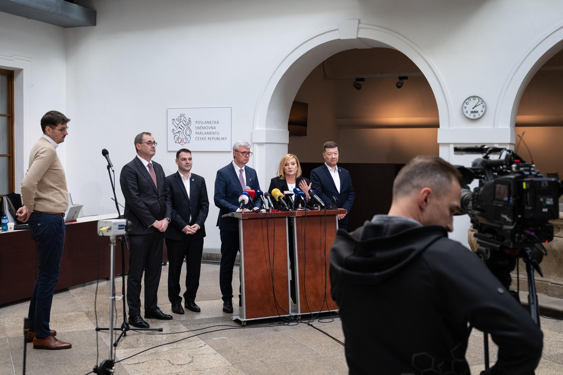 Máme hotovo. (Lídři budoucí koalice bez Andreje Babiše po závěrečné schůzce k programu)