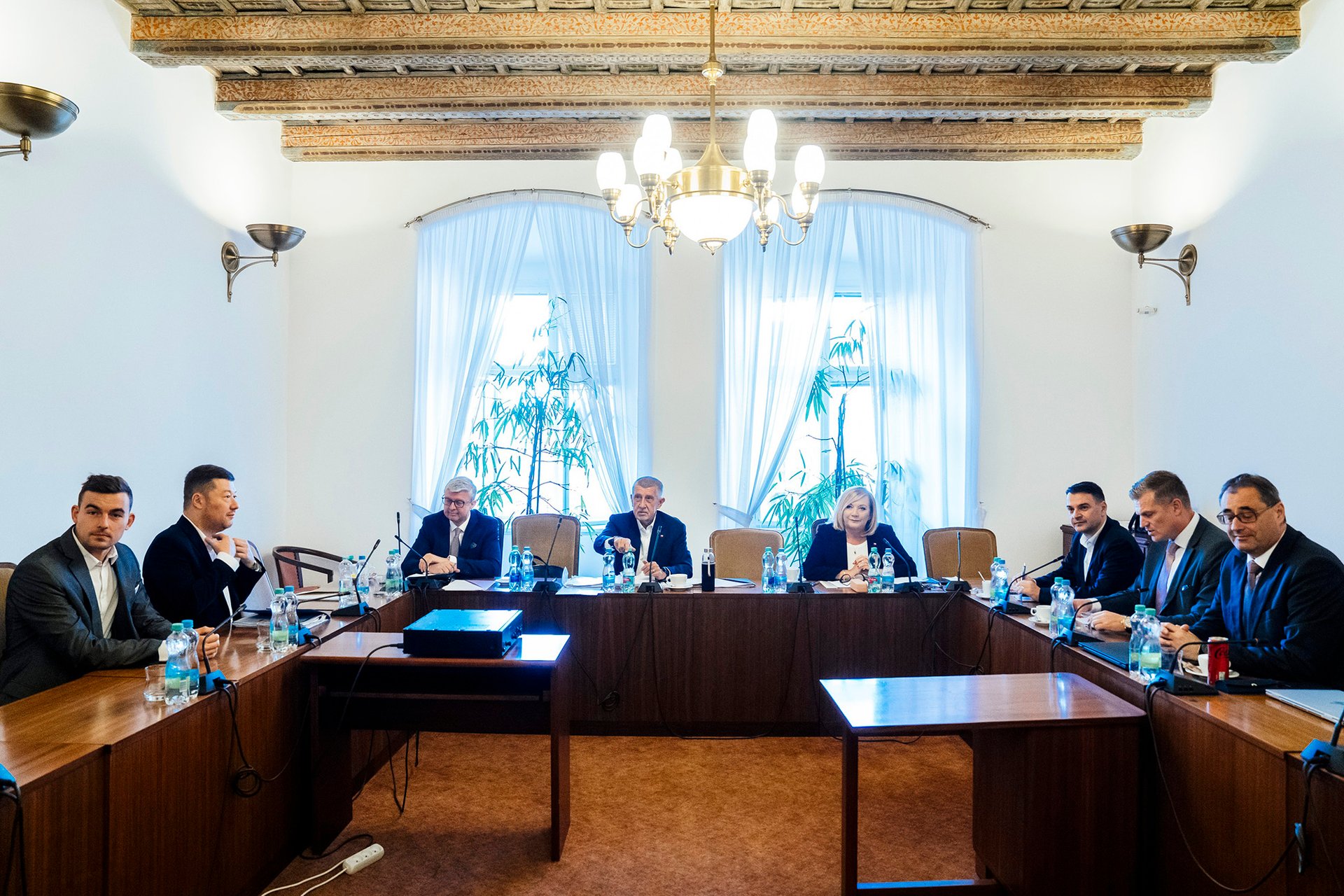 Praha, 29.10.2025  Jednání o vládě, ANO, Motoristé, SPD, Svobodní. Sněmovní 1, příprava koaliční smlouvy. Libor Vondráček, Tomio Okamura, Karel Havlíček, Andrej Babiš, Alena Schillerová, Petr Macinka, Filip Turek, Boris Šťastný.