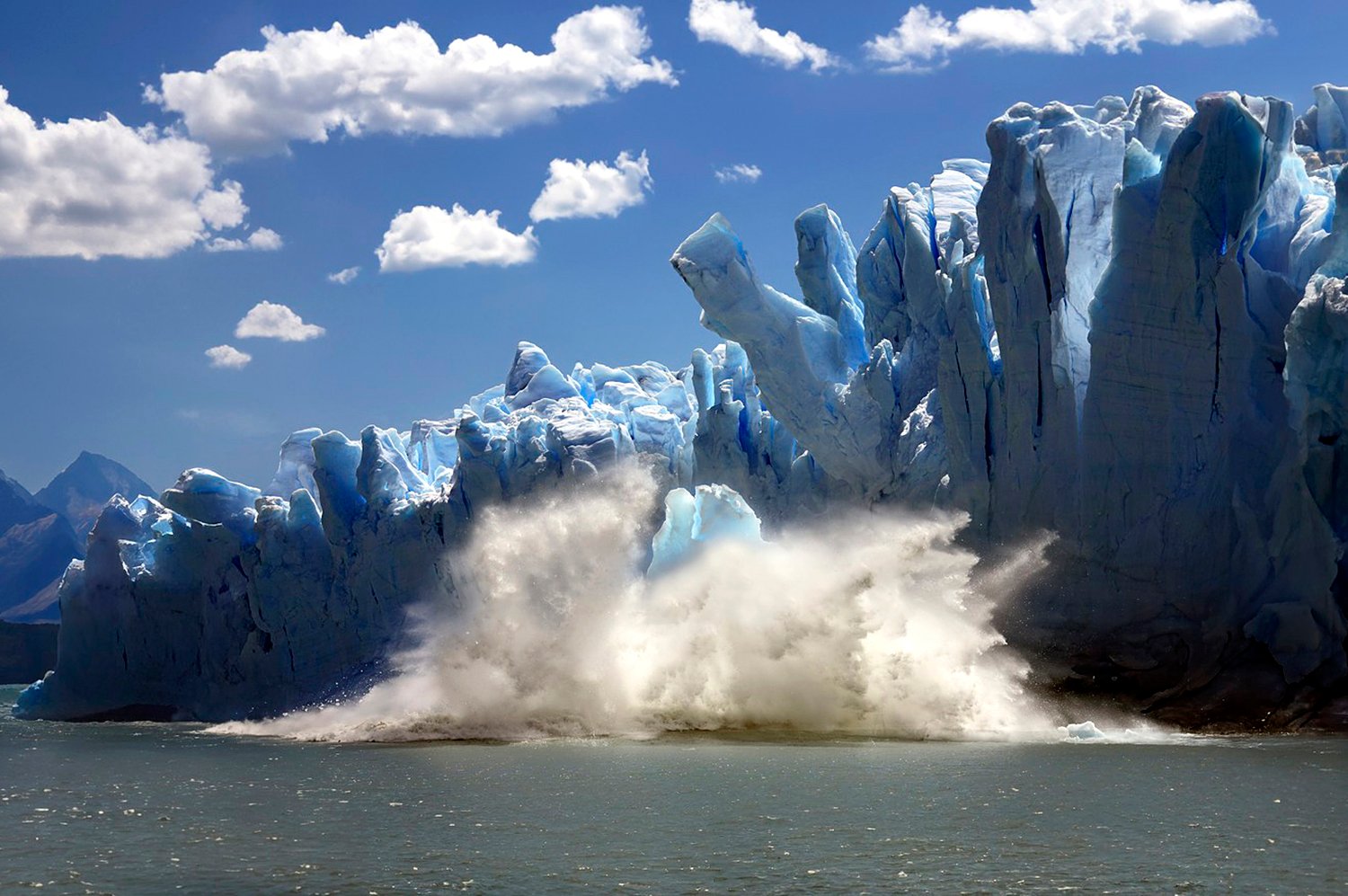 Někdy si představuji, jak v Grónsku tají ledovce.