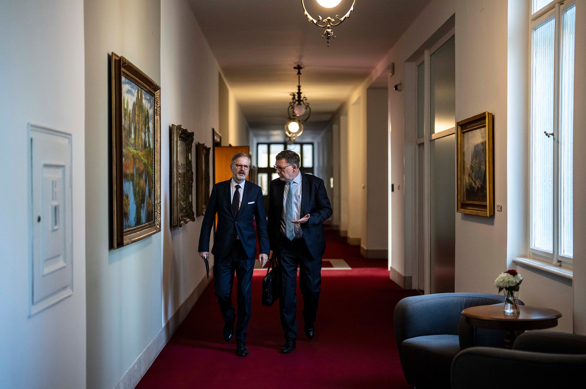 Peníze mají chybět na důchody a sociální dávky – což je vysoce citlivá záležitost.