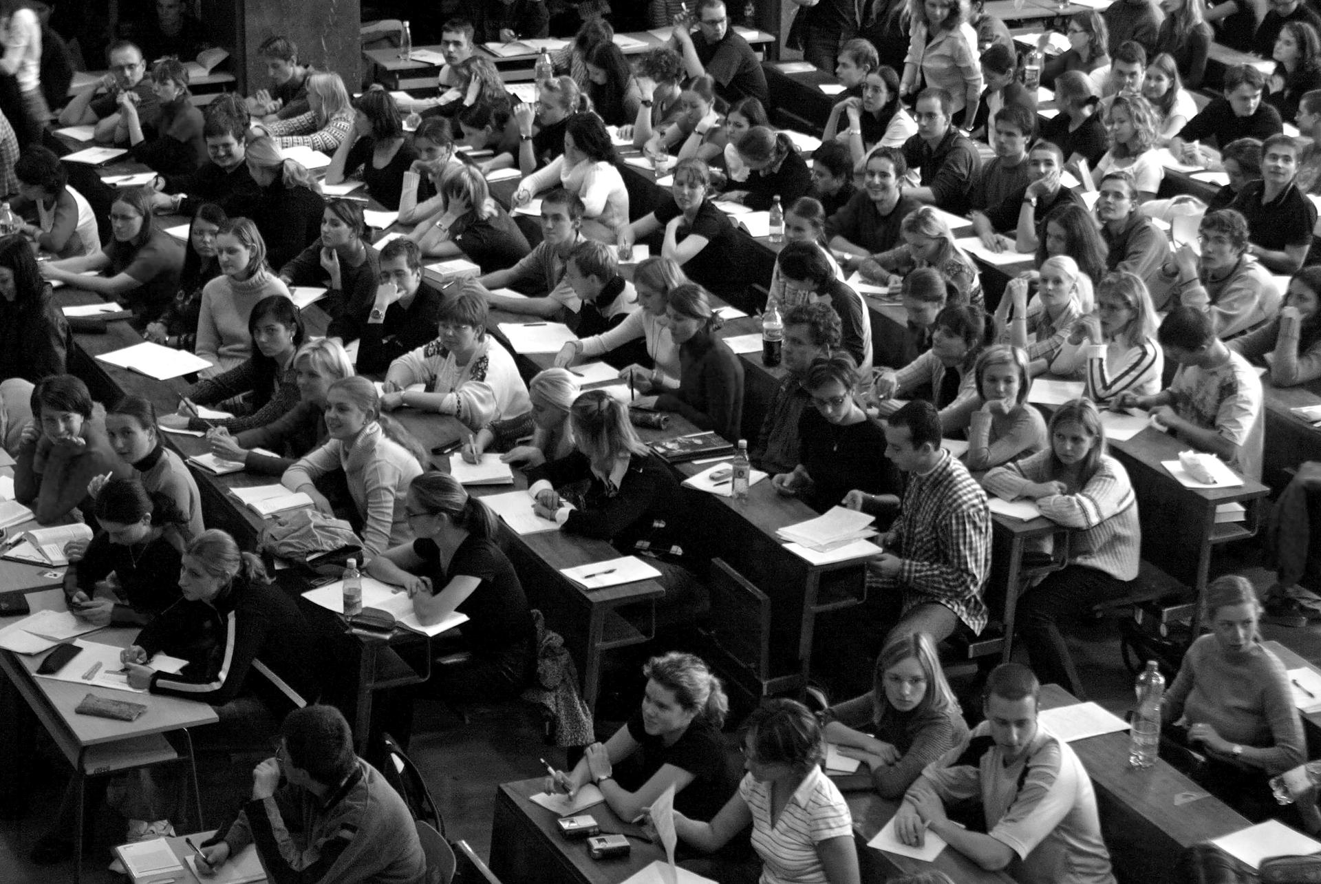 „Neměli by se bát stát si za svým obviněním, vždyť z nich budou advokáti, možná soudci.“ (Ilustrační foto)