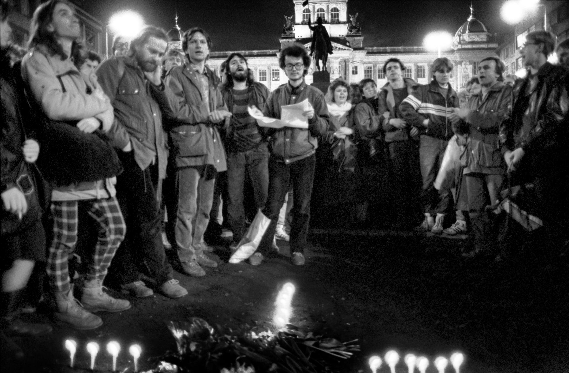„Nevyhodili mě, asi tušili, že když člověka vyhodí ze školy, zadělají si na dalšího problémového jedince.“ (Palachův týden, leden 1989)