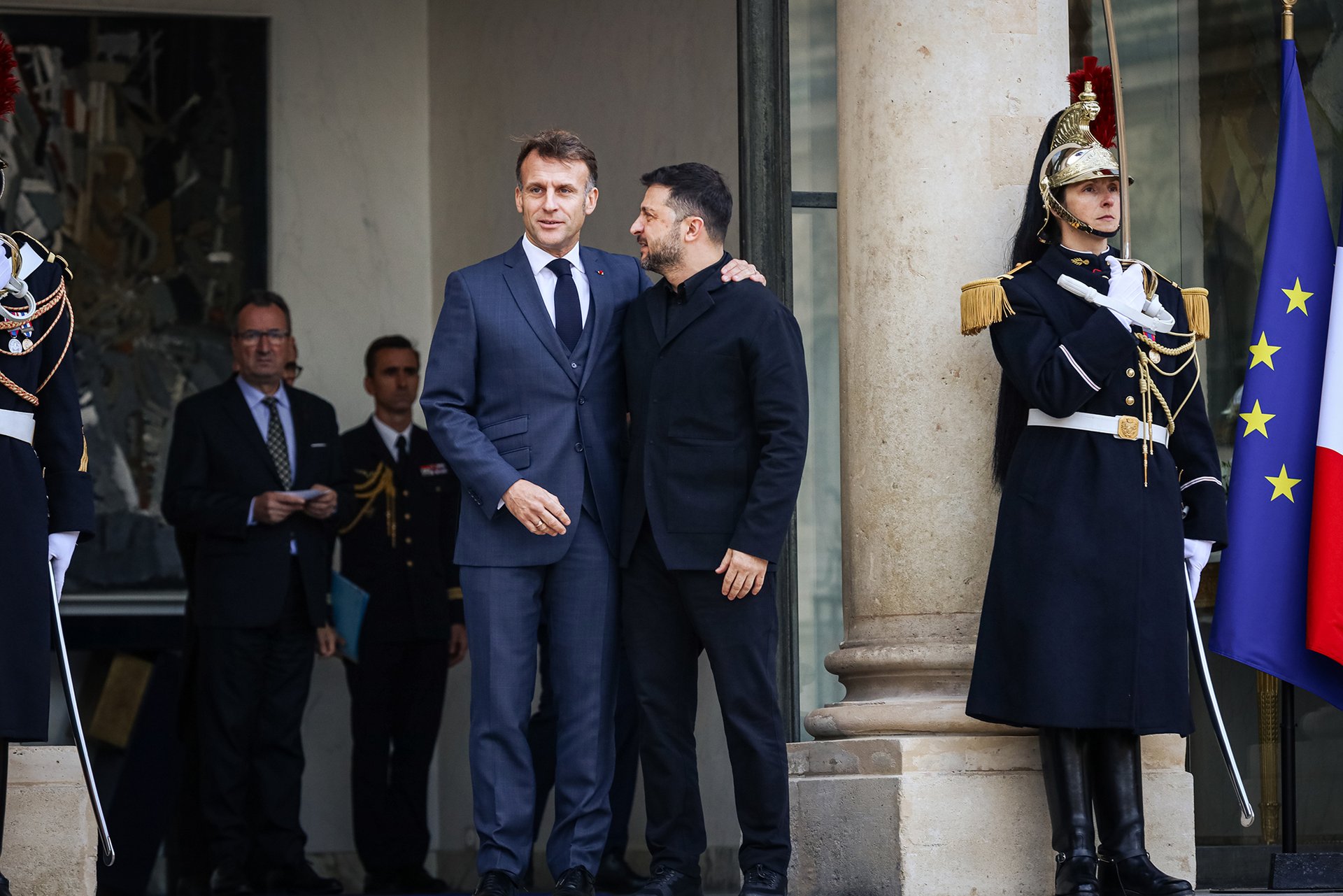 Dej tomu den, a hlavně v klidu. (Francouzský prezident Macron a Volodymyr Zelenskyj)