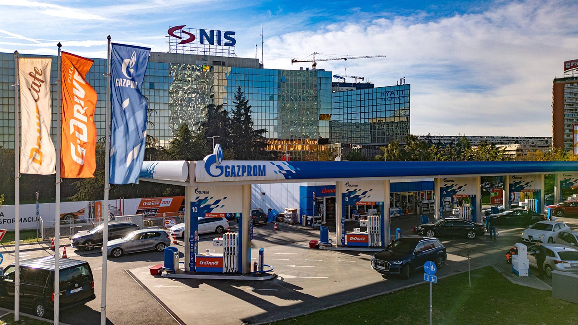 Gazprom nět. Srbsko chce, aby se ruská firma Gazprom něft vzdala svého podílu v NIS