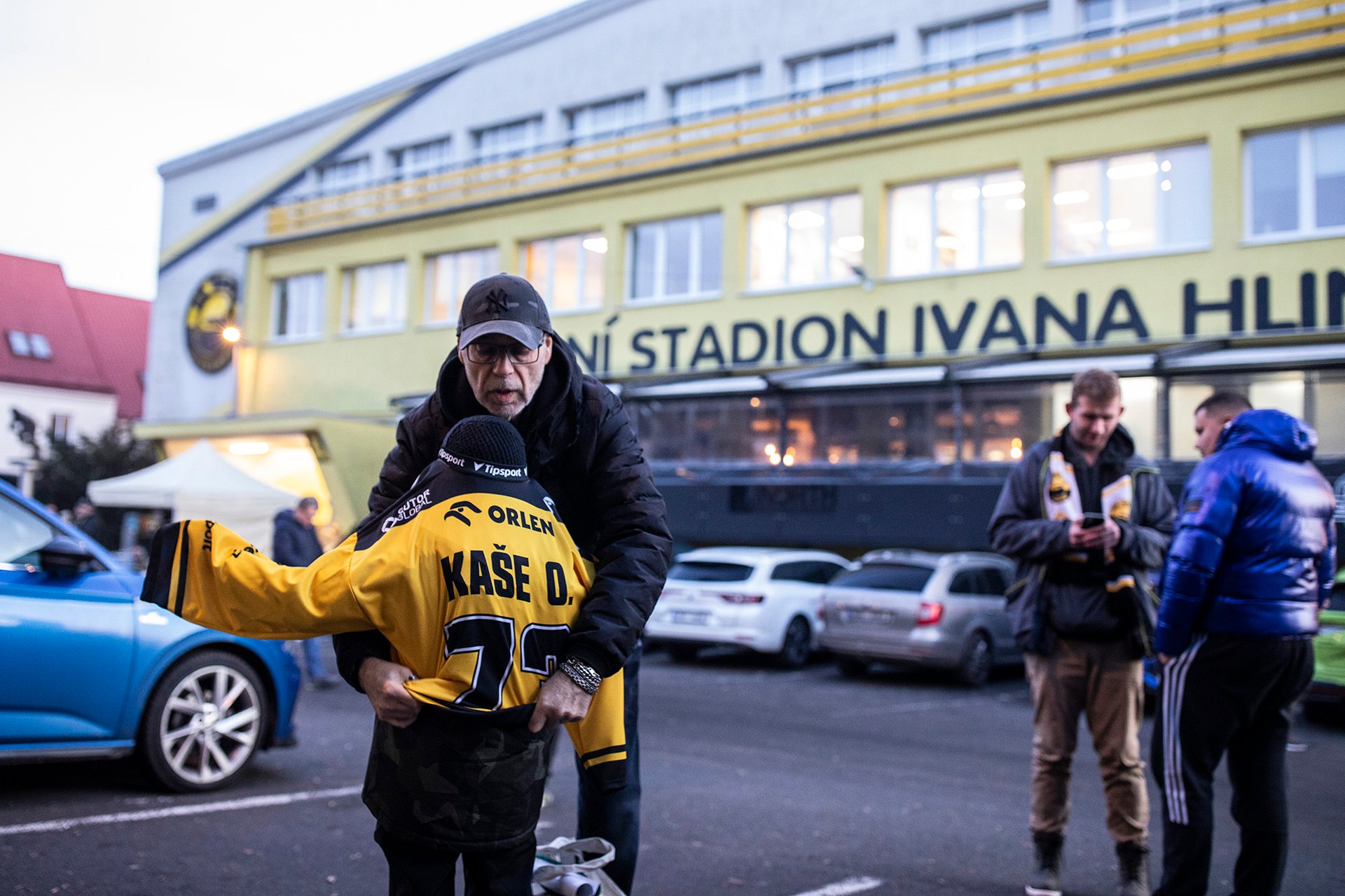 ... se klubu zbavuje. 