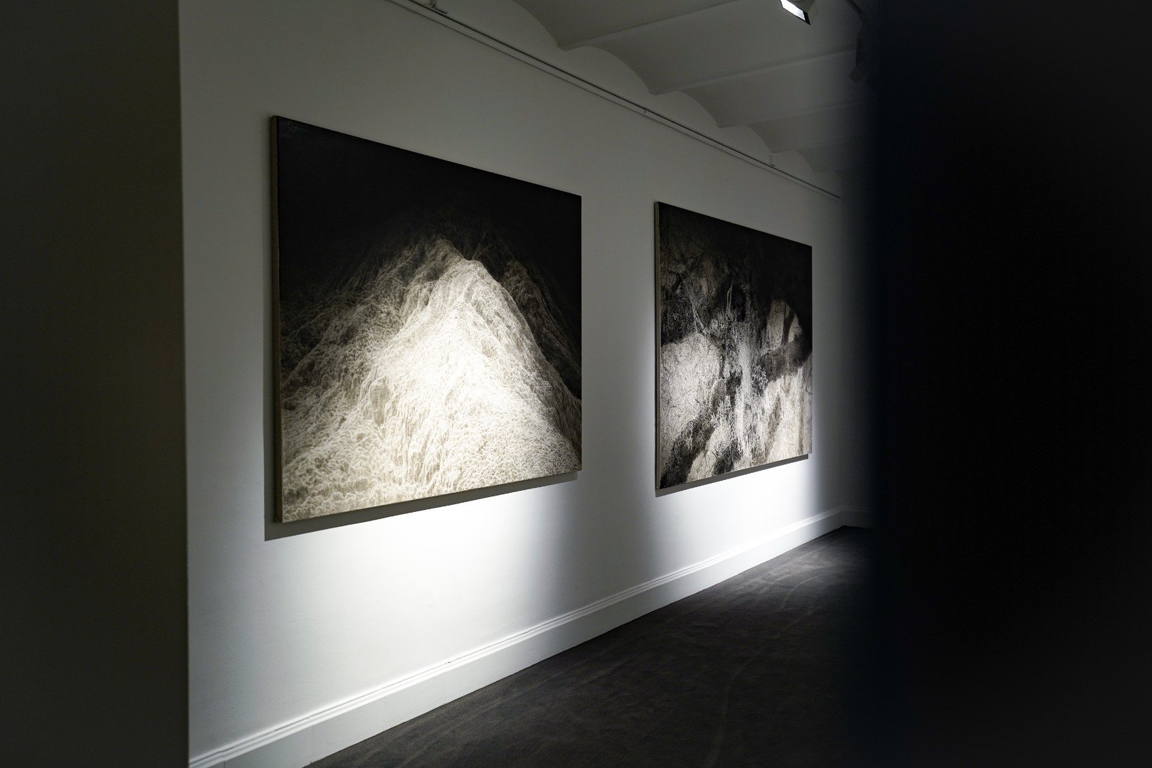 WAIT TILL THE MOON IS FULL Pražský dům v Bruselu