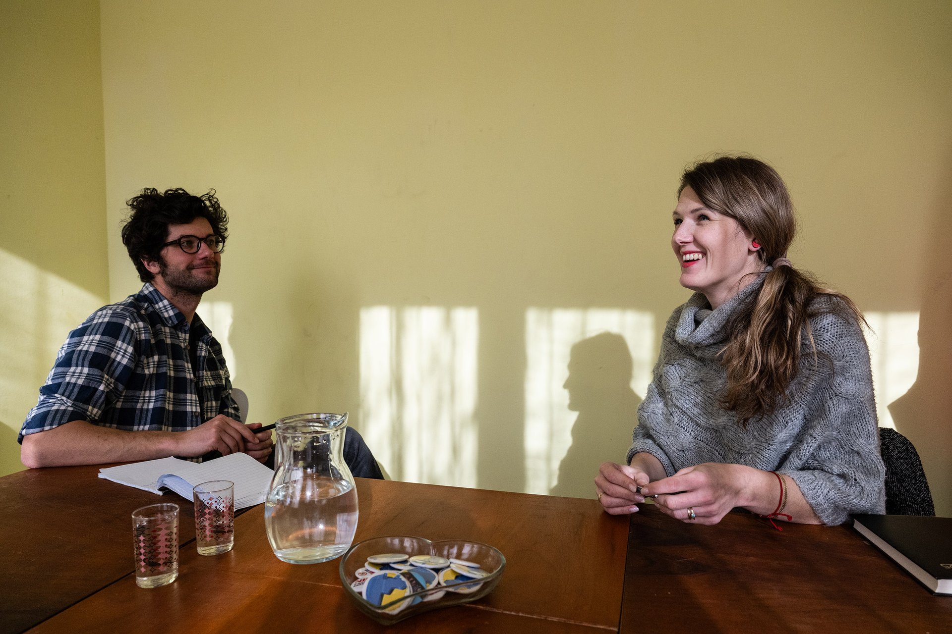 Tomáš Brolík s organizátorkou protivládních protestů v Banské Bystrici