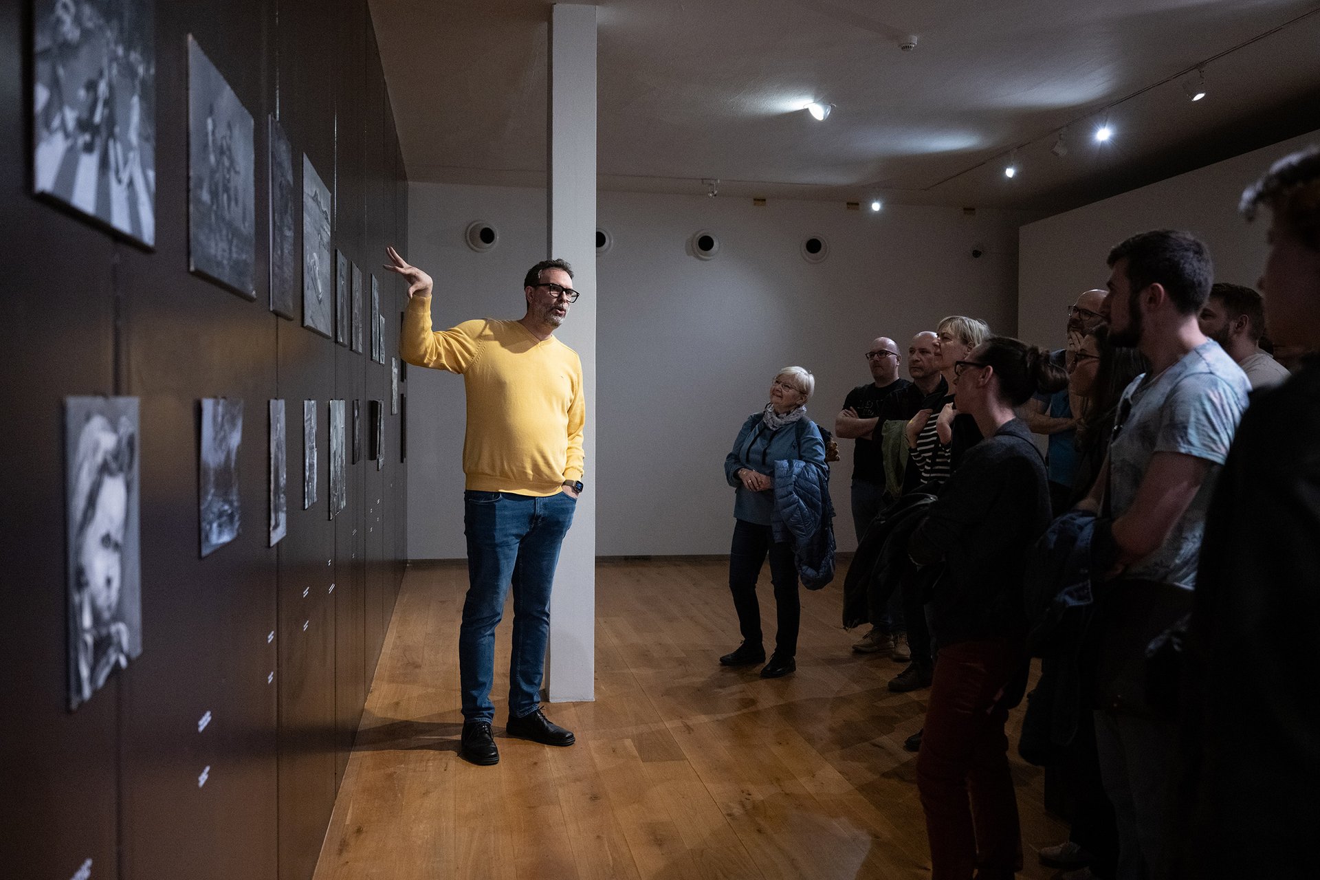 Erik Tabery, komentovaná prohlídka výstavy Pavla Reisenauera na Kampě