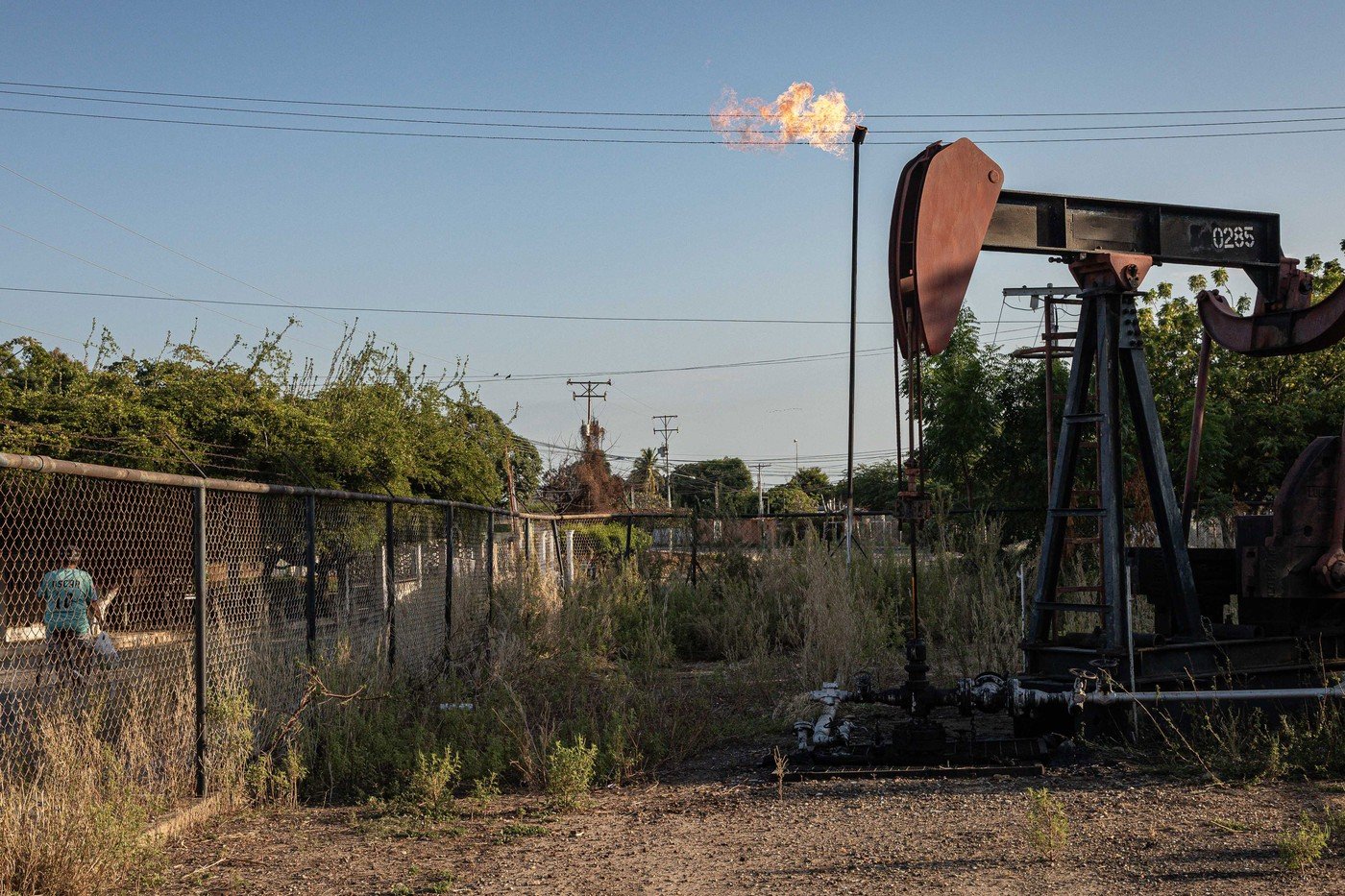 Těžba ropy v Maracaibu ve Venezuele 