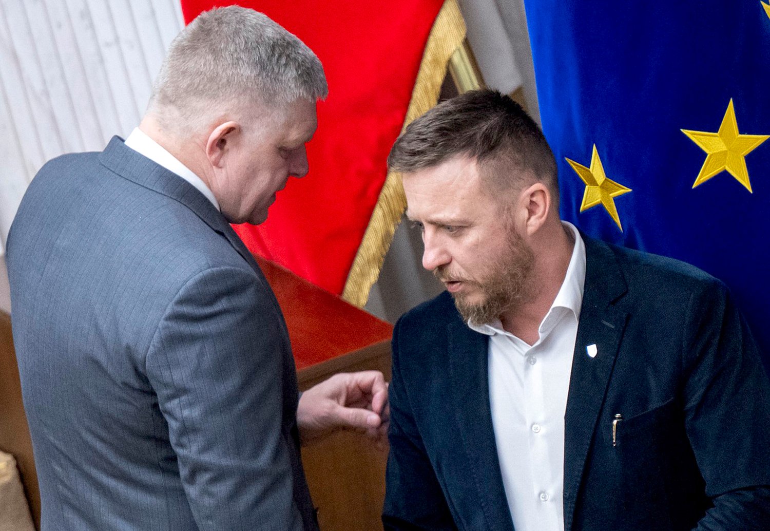 Poslanci volia predsedu NR SR, voľba je tajná