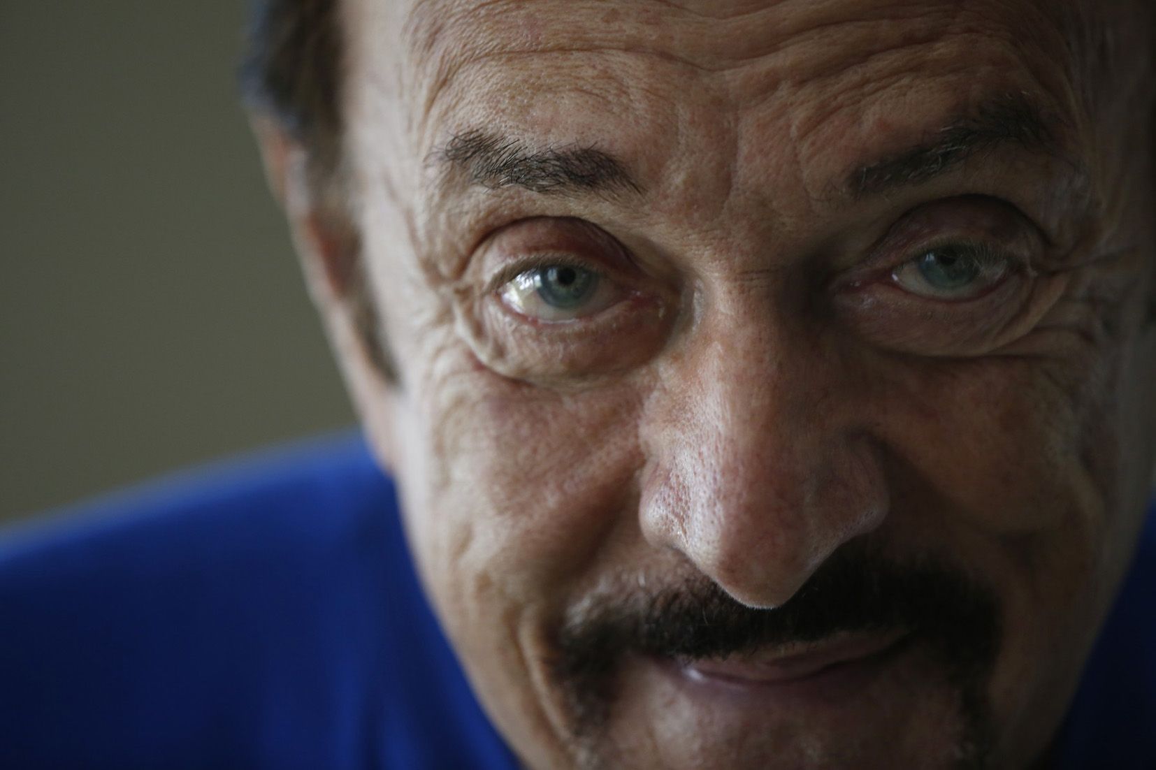 Zkoumal dopad systému na lidské chování. (Philip Zimbardo)