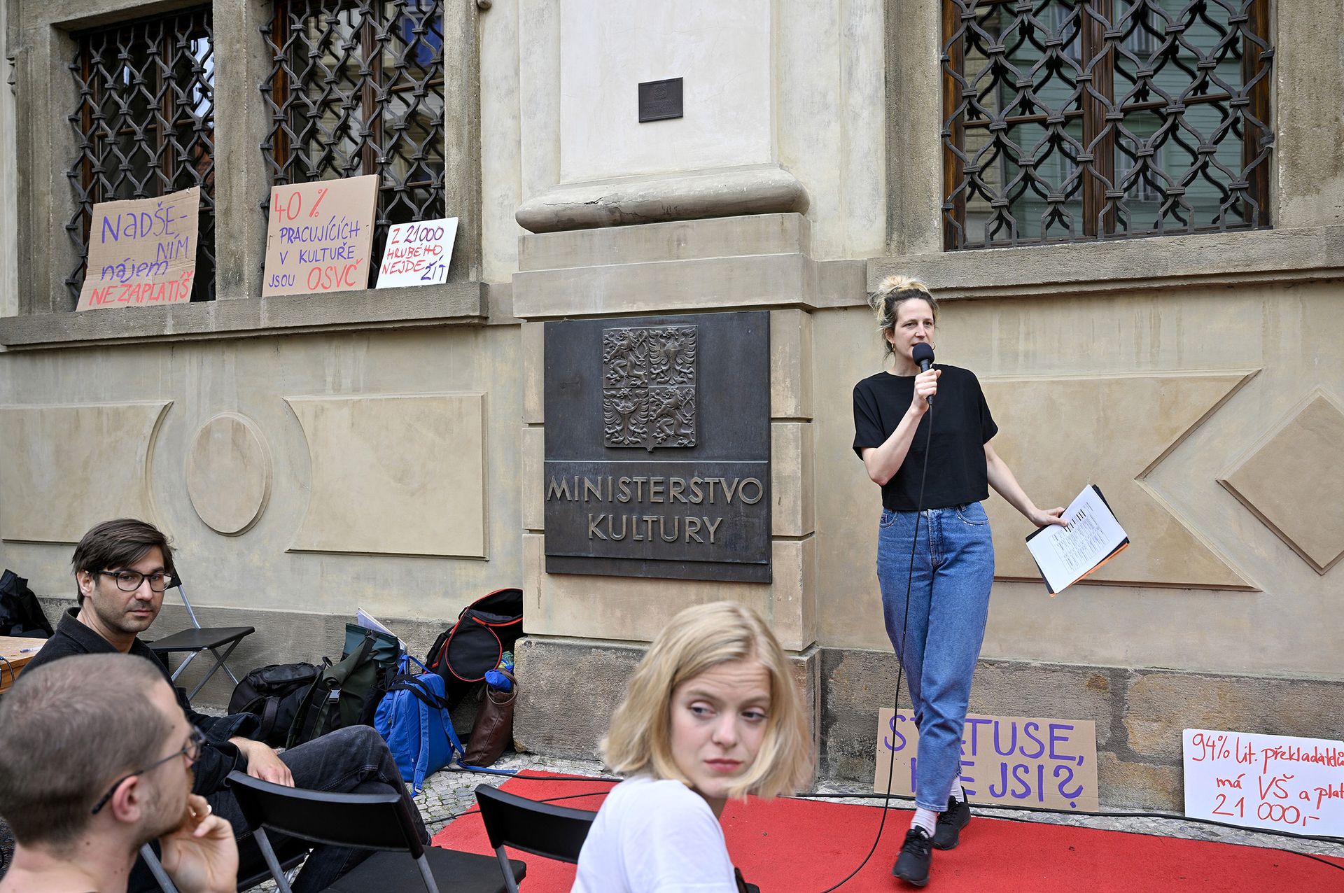 Živit se jako umělec jde dnes jen tehdy, pokud máte jiné finanční zdroje. (Protest za zavedení statusu umělce a umělkyně do české legislativy, červen 2023)